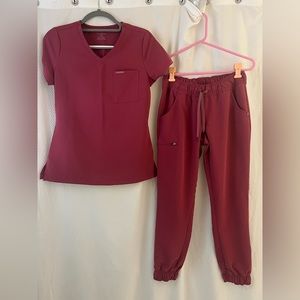 Jaanuu Warm Berry pink xsmall petite scrub set